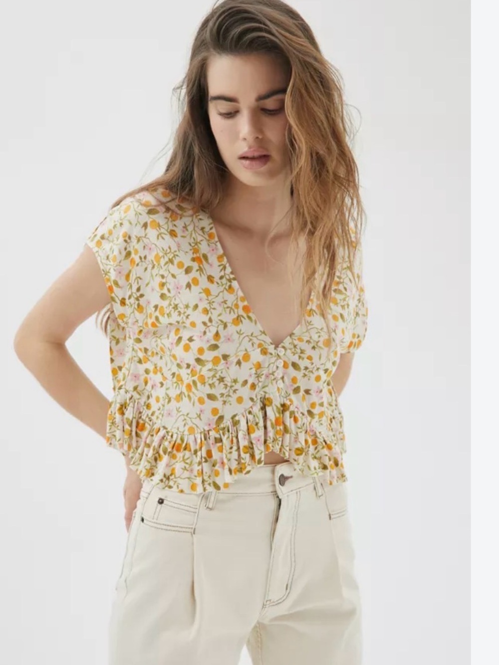 UO Izzy Flouncy Blouse, ruffle hem, pretty floral, 100% viscose, sz xs, euc